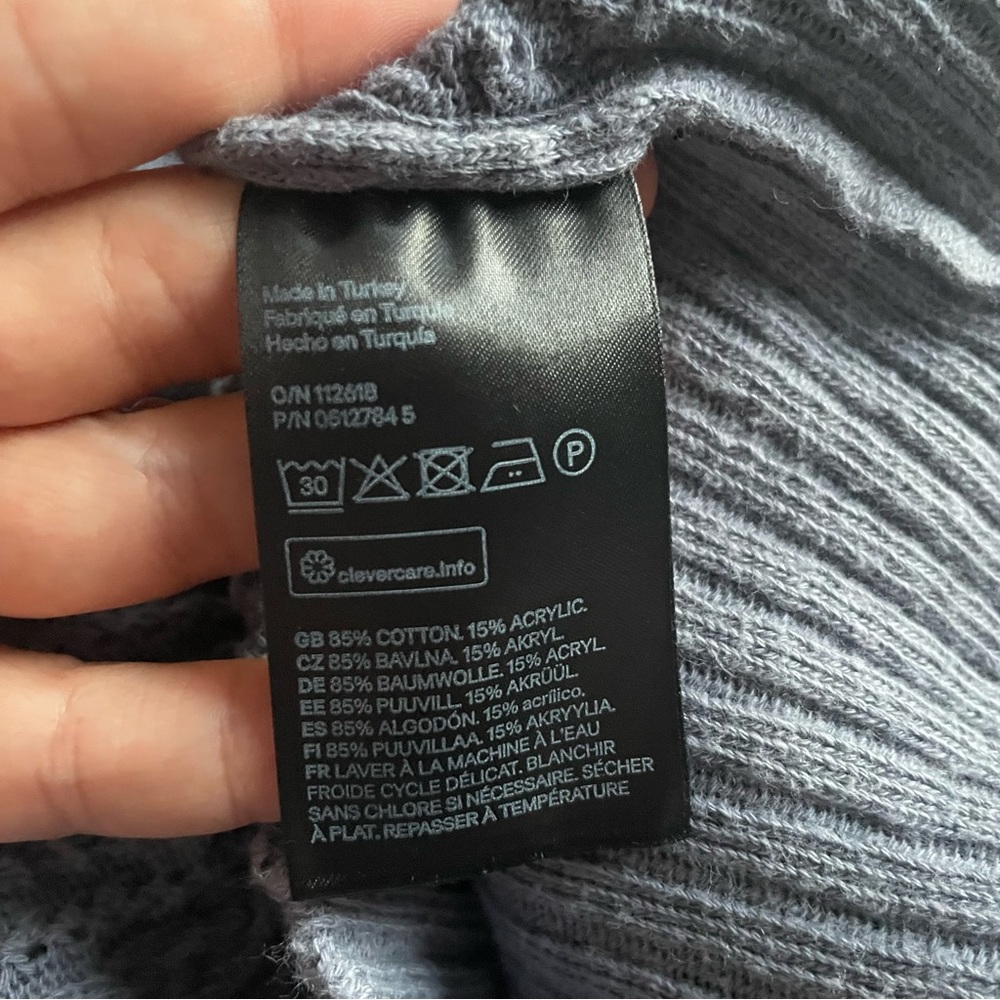 H&M Gray Ruffle V-Neck Button Cardigan - Picture 8 of 8